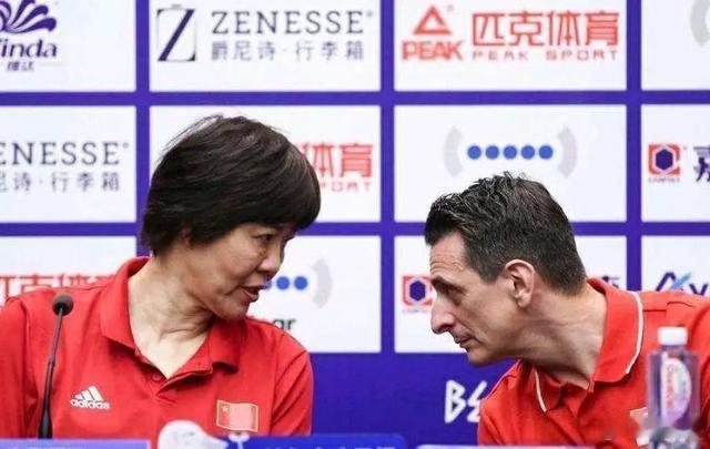 国际排坛动态2025女排世锦赛新民体育：郎平的徒弟、排超的外援，这些老朋友的女排