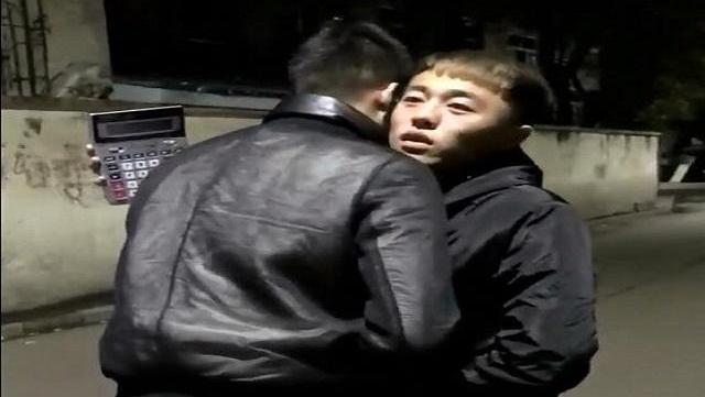 男子强x路边乞丐女图_男子嫉妒乞丐收入高