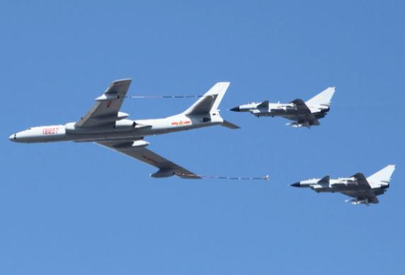 为何中国反复升级轰六轰炸机群？因为说白了，压根就是歪打正着，本来是技术不够，结果