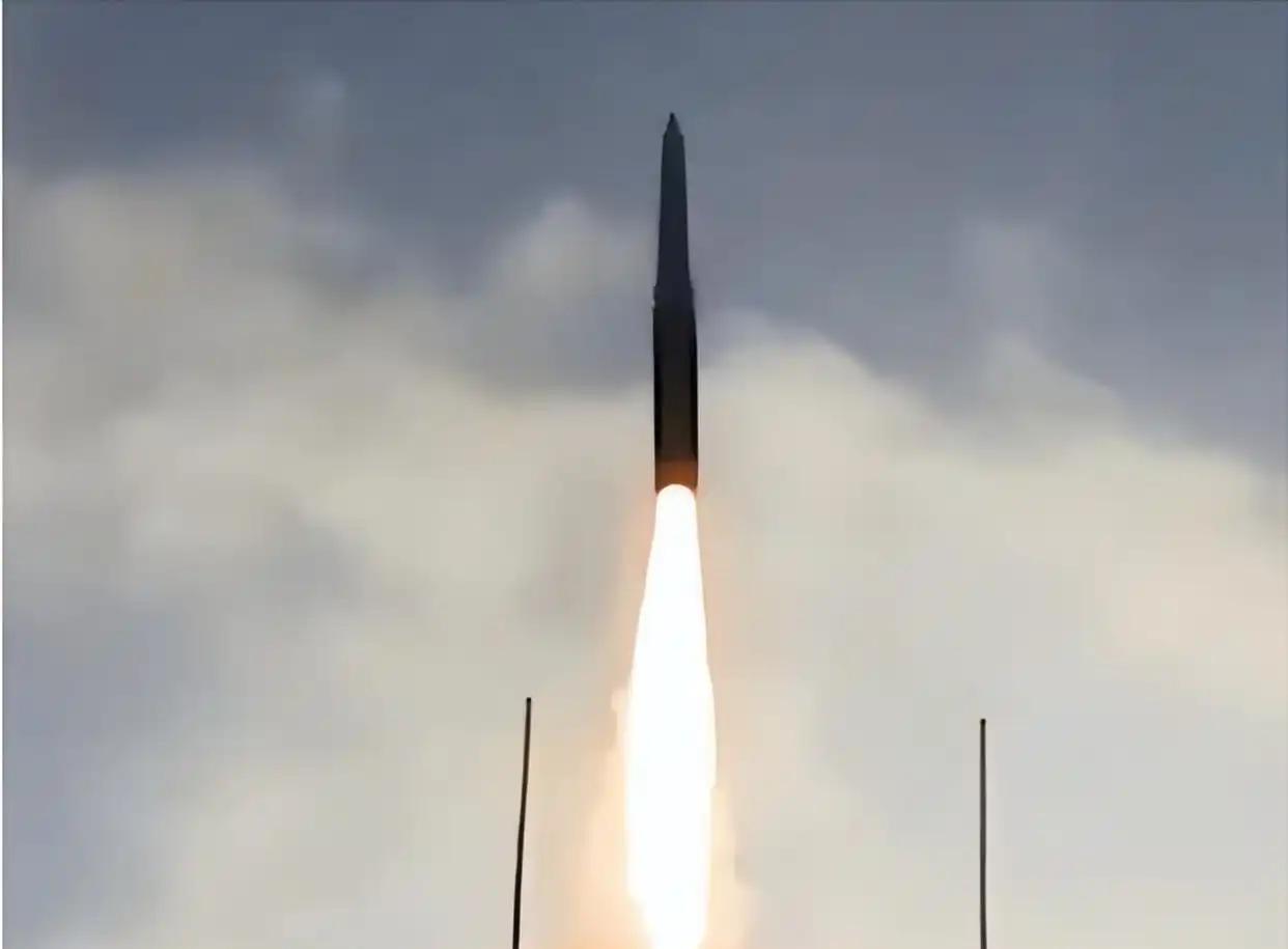 052DM导弹驱逐舰悉数到位，堪比“小型055”，竟能兼容鹰击21高超音速反舰导