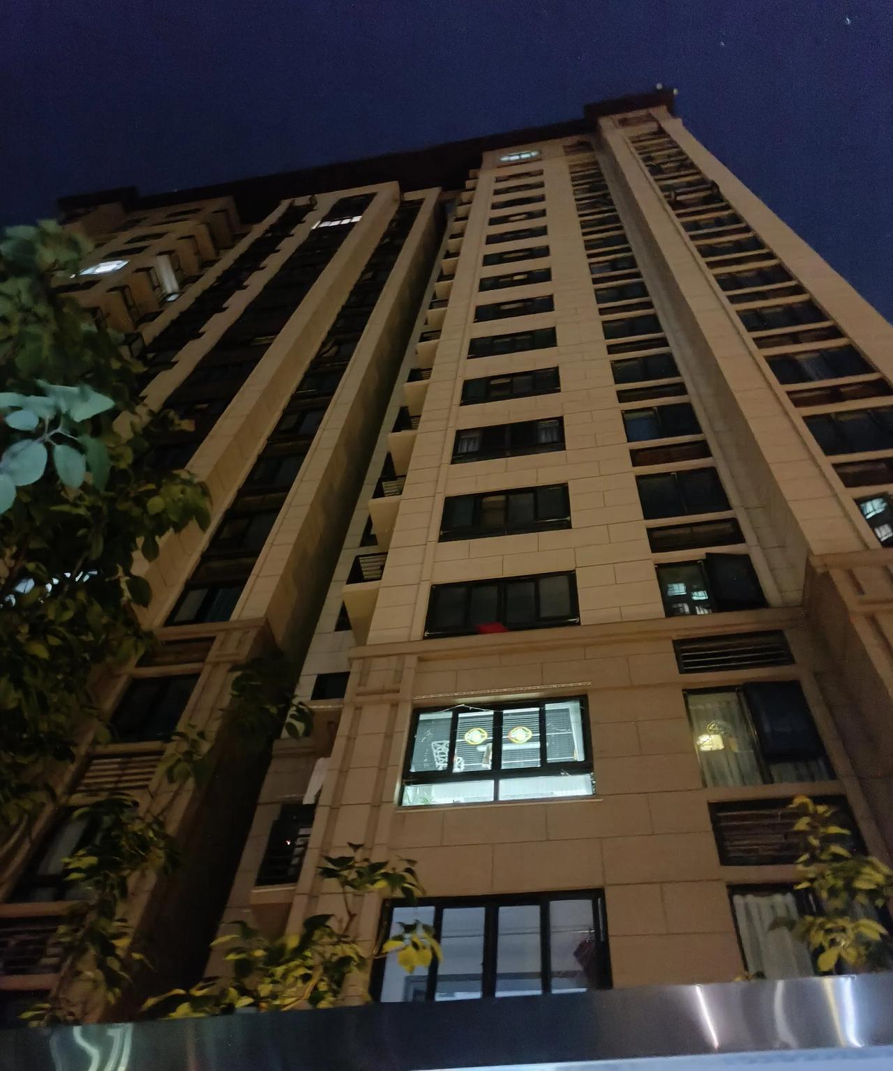 空城鬼楼遍地！专家警告：2025年房价暴跌的三大致命信号，炒房客已哭晕在厕所！