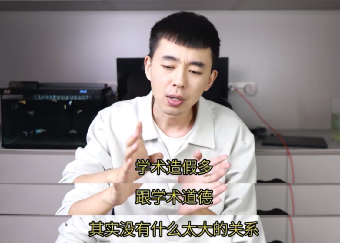 这位“耿同学”博士肄业，他曾自嘲：“我这辈子大概率一事无成”，但“还想再折腾折腾