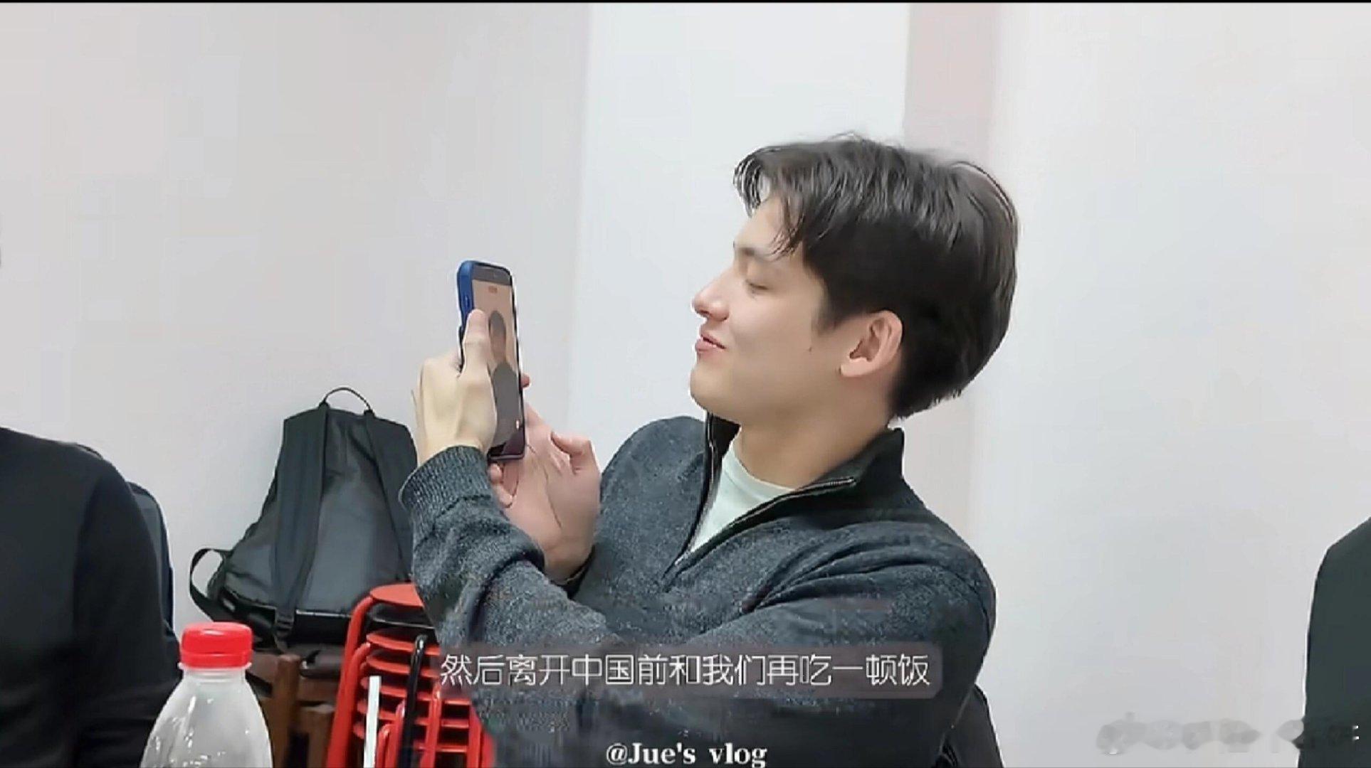 心动8瑞龙将回瑞士读研心动8的瑞龙即将回到瑞士读研小屋成员相聚为他送行！心动的信