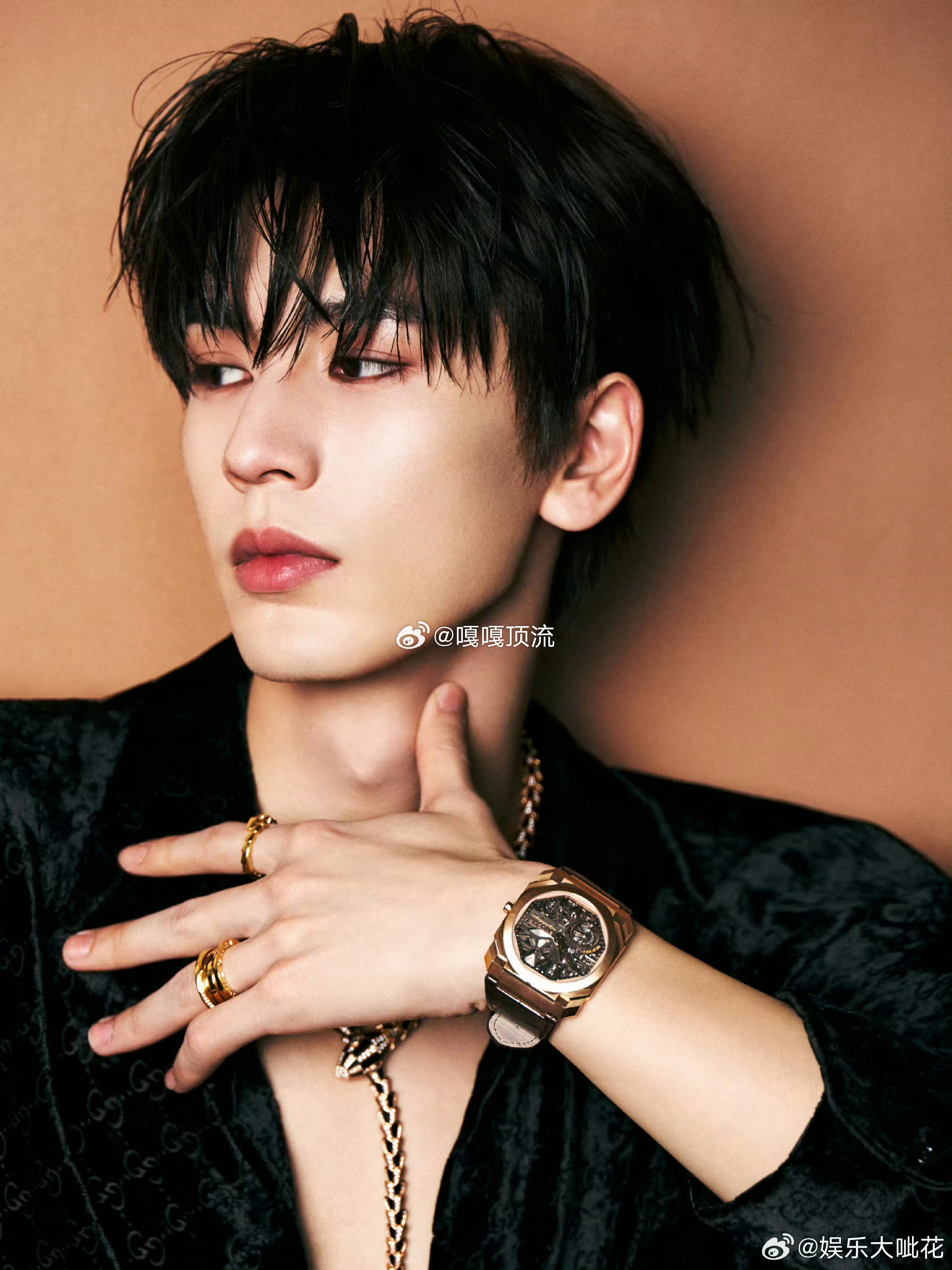 谁懂微博之夜这一闪而过的惊艳！张凌赫蛇蝎美男近距离直面张凌赫的神颜，冷艳又魅惑