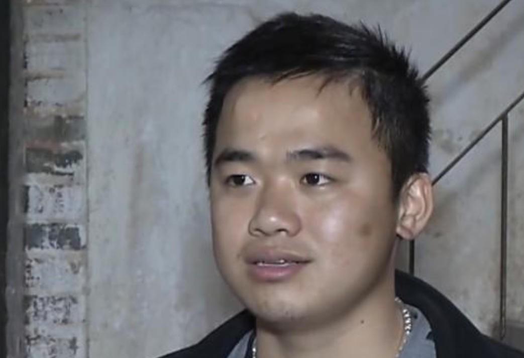 广东一7岁男孩被人拐卖，12年后，他路过云南一家大排档时，突然觉得店中生蚝的味道