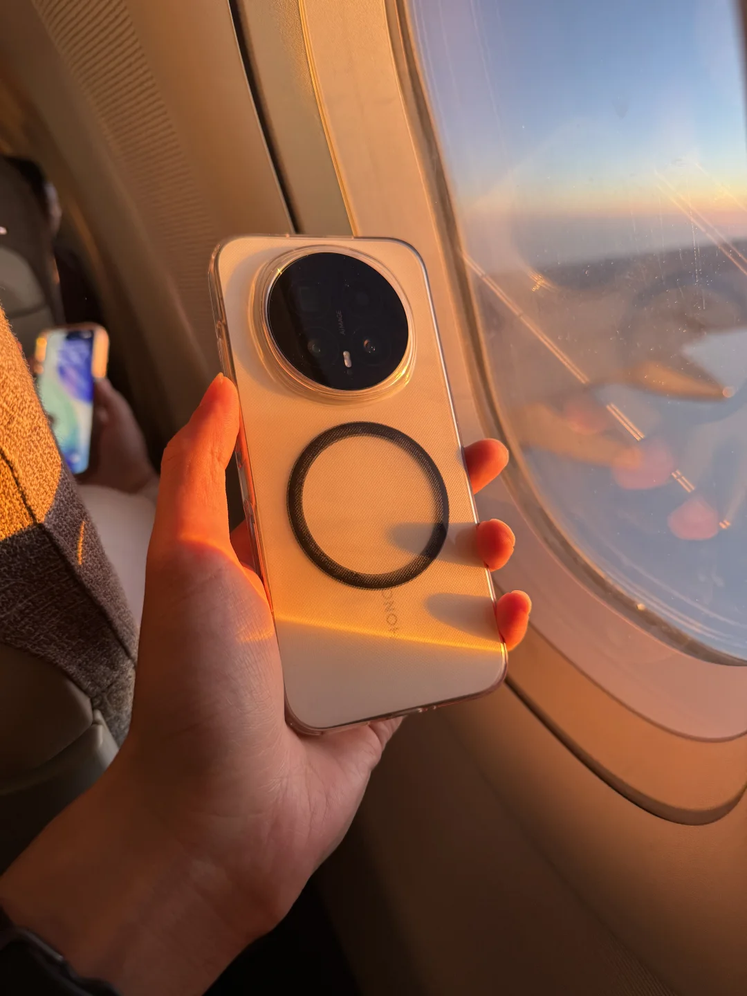 网上吹的神武齐神的荣耀Magic8，到手用一年，才发现不是大家说的那样...