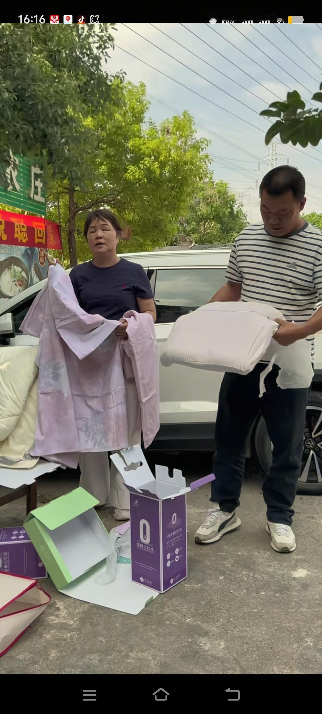 叶锐聪妈妈可真是个挣钱“小能手”，一刻都闲不下来。刚完成一轮带货，鸿星尔克的工作