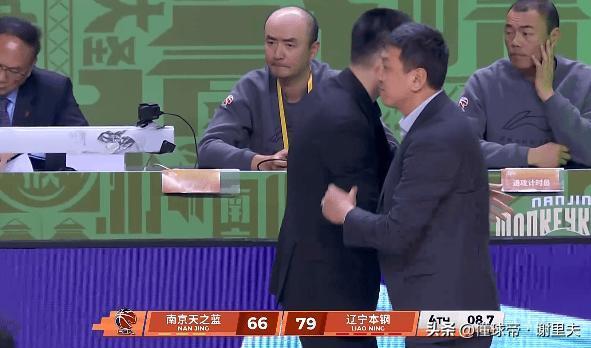 辽宁男篮表现令人泪目，杨鸣派俩外援，赵继伟没复出的情况下，在客场大胜同曦，恕我眼