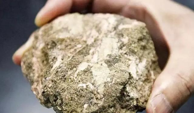 自从中国掌握住稀土命脉后，一个奇怪现象就此产生：越来越多的国家发现大量的稀土矿，