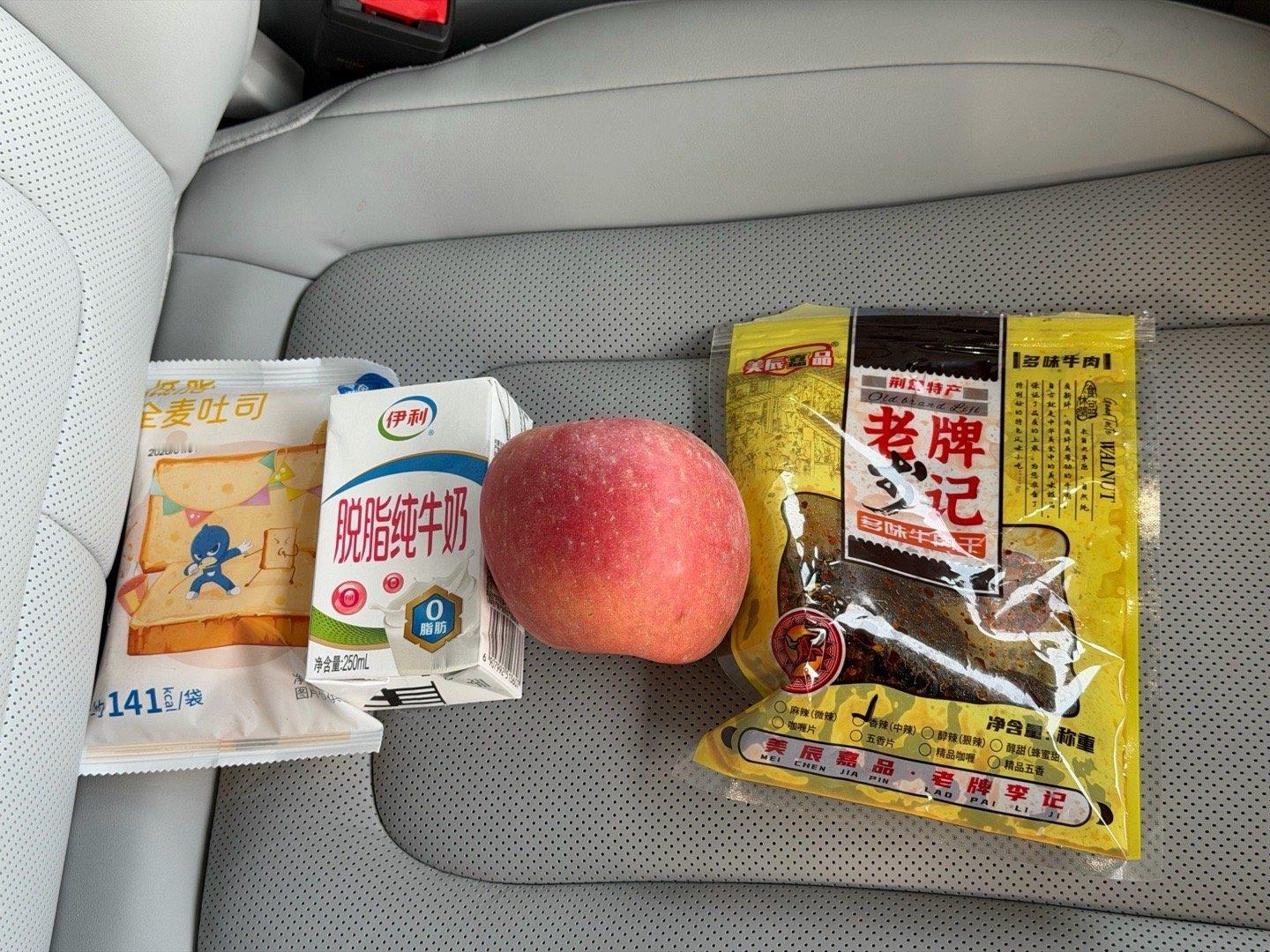 师兄传媒集团，高速赶路午餐。餐标有点低，不代表本集团日常标准新乡·新乡县