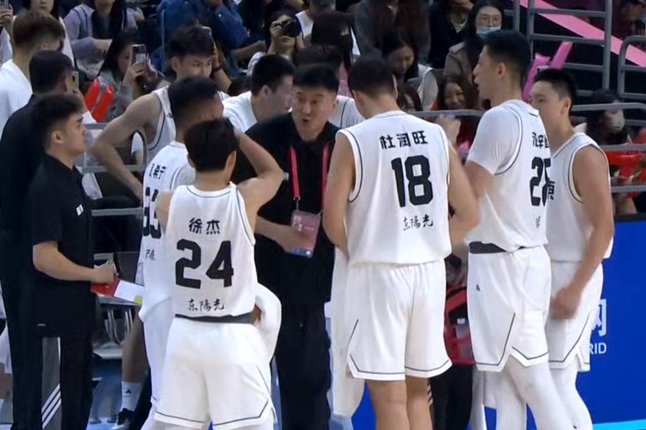 广东男篮夺冠，杜锋升官了！球迷：恭喜杜锋，希望以后注意自己的形象，改变下执教风格