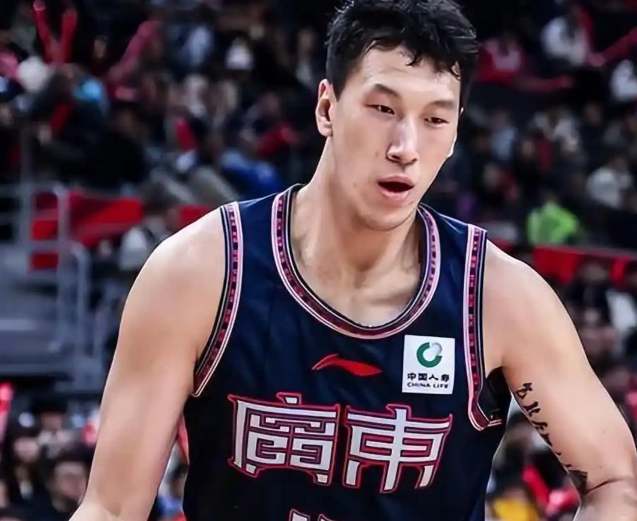 广东男篮合同到期名单，考验的不是留几个人广东男篮今夏多名球员合同到期，这个话