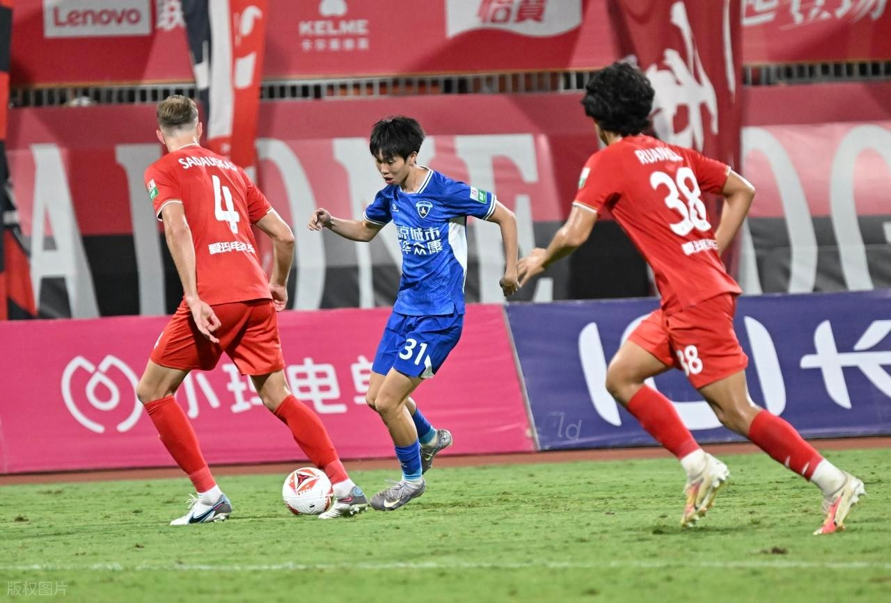 和晓强和阮奇龙下赛季将重回中超。本轮中甲，重庆铜梁龙主场1-0击败南京城市，在上轮不敌南通支云后重新