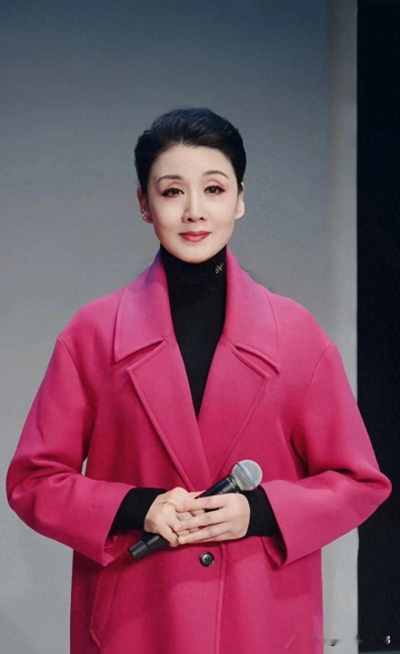 著名黄梅戏表演艺术家韩再芬，曾经在访谈里说起过她七十岁办婚礼的说法。原来，