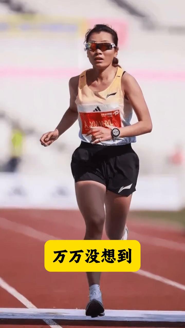 夏雨雨不为人知的故事。万万没想到，成都大运会女子1万米决赛还剩最后一圈时，还排