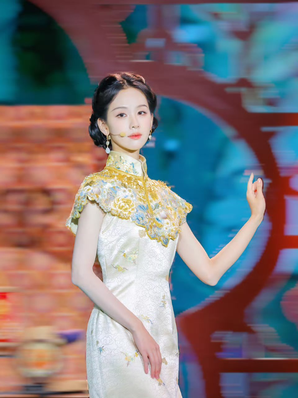 陈都灵穿4套非遗高定录央视晚会陈都灵～～陈都灵陈都灵