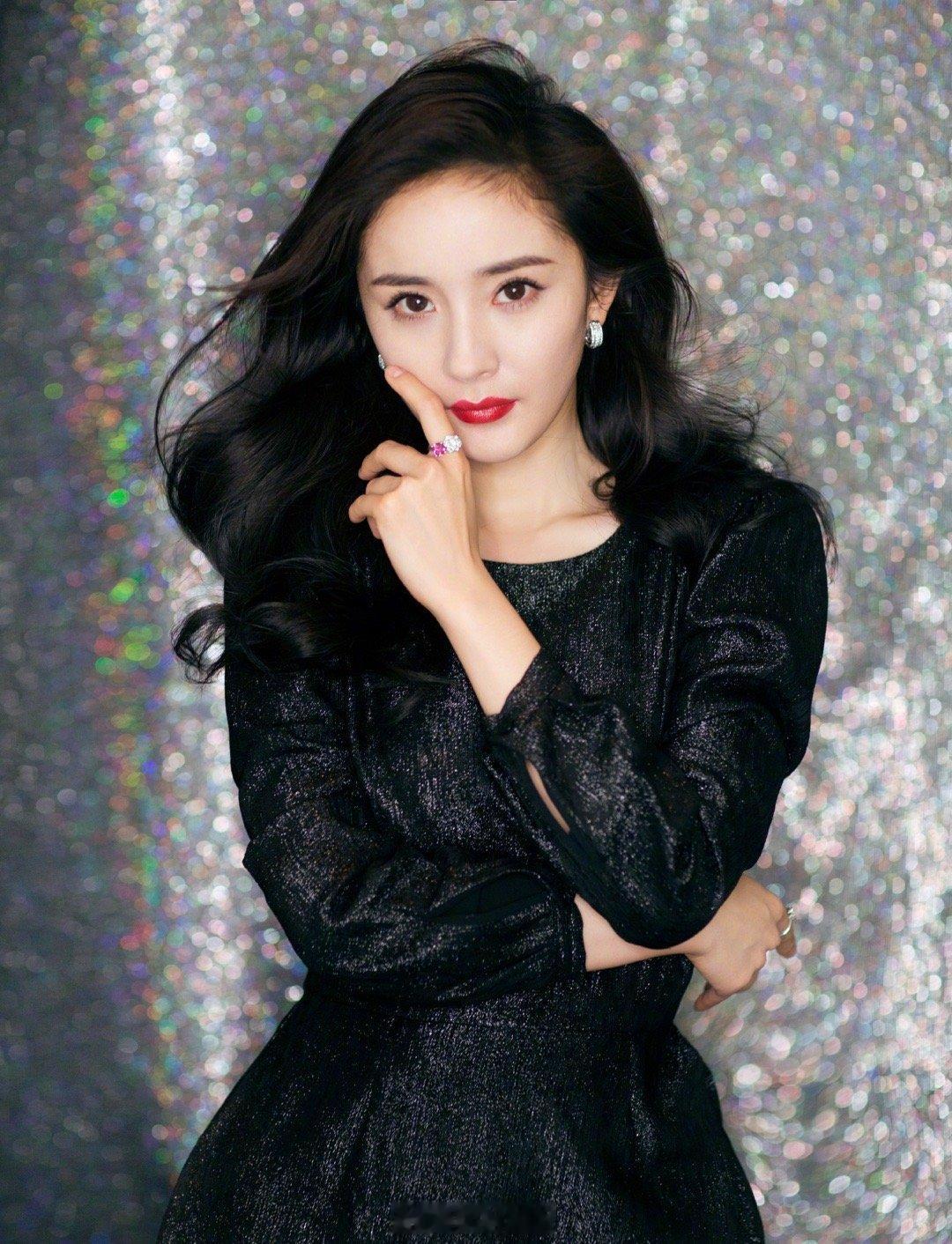 杨幂极品玉足无敌😘[爱心][爱心][爱心][爱心][爱心][爱心][