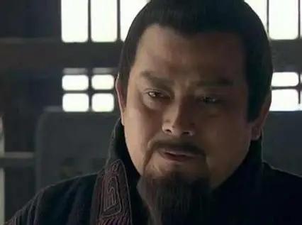 公元前187年,陈平坐上了右丞相的位置。可他一上任,做的事却让人摸不着头脑。