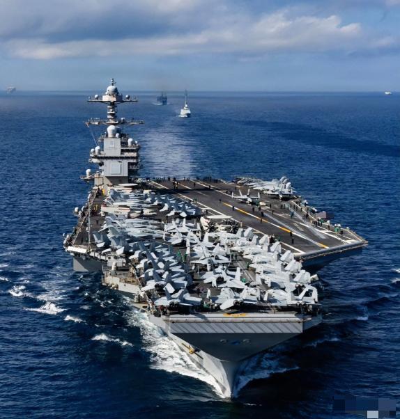 太尴尬了！美军1/3舰艇集结在伊朗周边却不敢动手的原因曝光了。美国《华盛顿