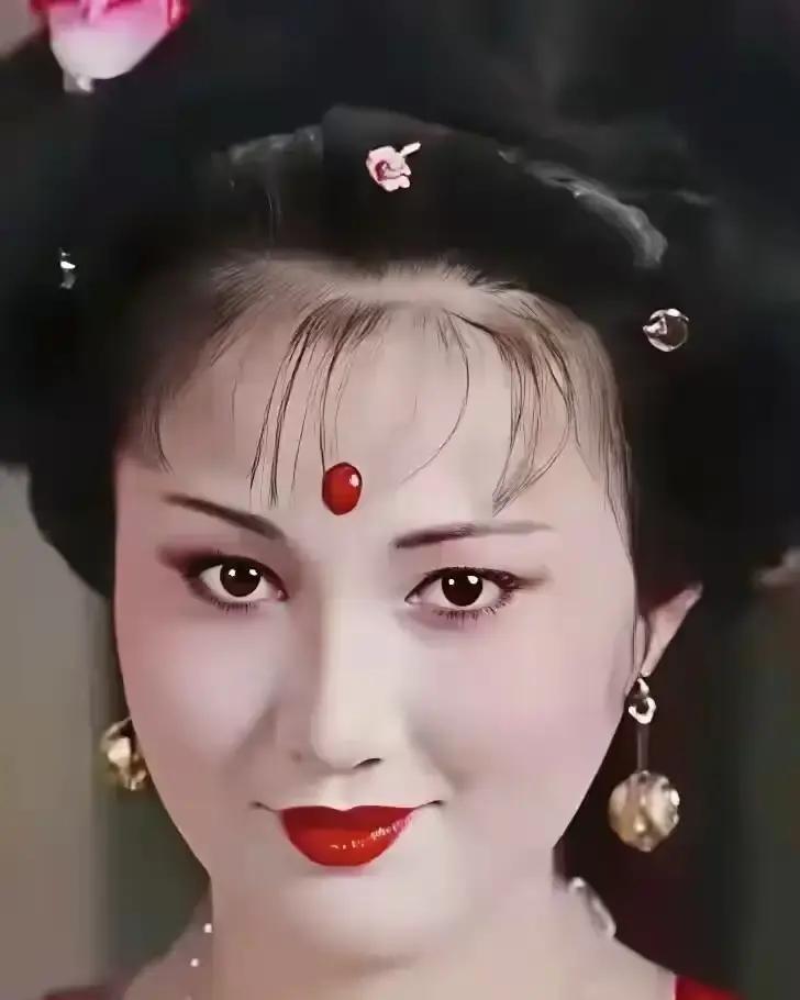 林芳兵当年差点成了女儿国国王，名气比朱琳大，杨洁导演却最后把票投给了朱琳。我翻