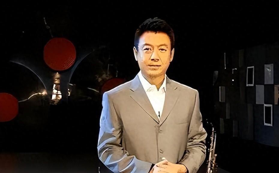 “10年离5次婚，私生活糜烂透顶？”看到街头那个头发花白、跨着一辆破旧两轮电动车