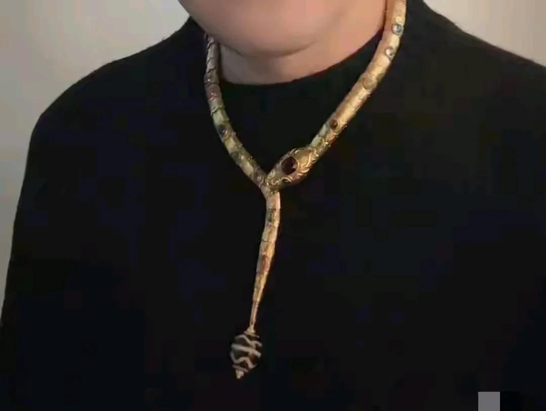 杨子的天珠是真的吗？是不是很值钱？不然为什么经常晒？杨子天珠杨子财产