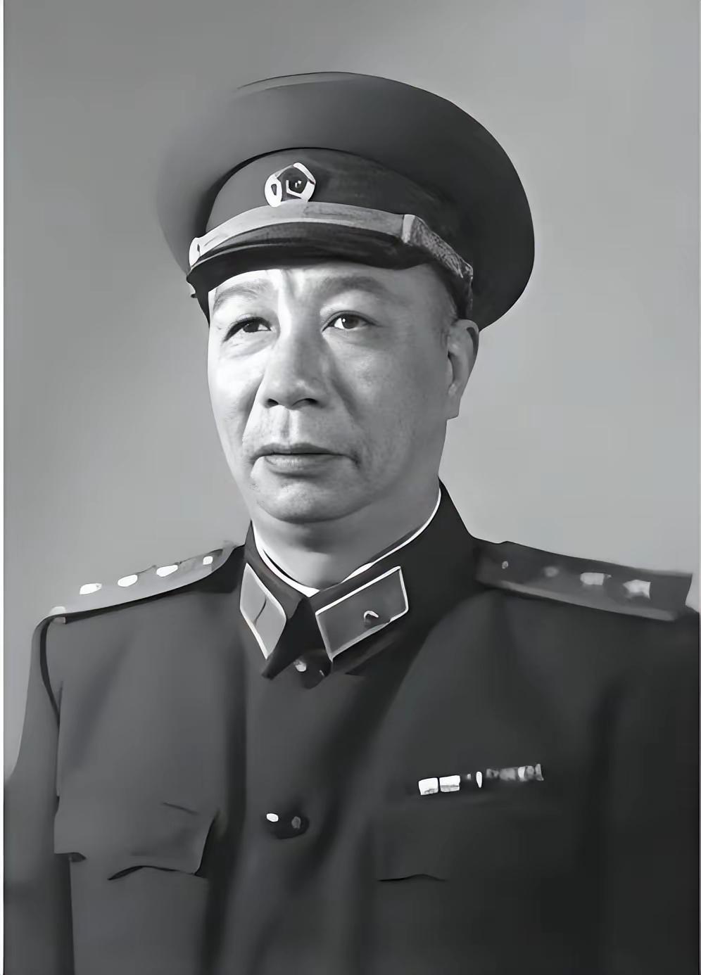 1937年，山西，秋风萧瑟，陈士榘押解一名日军俘虏转移，行至险峻悬崖边时，敌兵猝