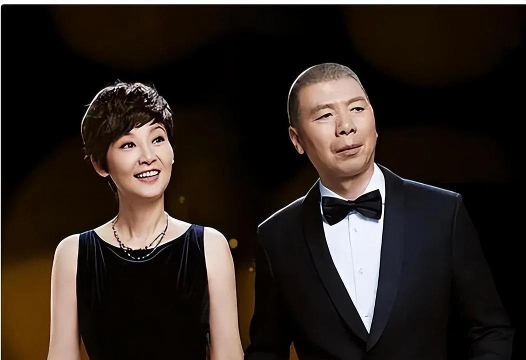#你如何看待徐帆辟谣与冯小刚离婚#徐帆辟谣和冯小刚离婚，挺实在的。夫妻过日子