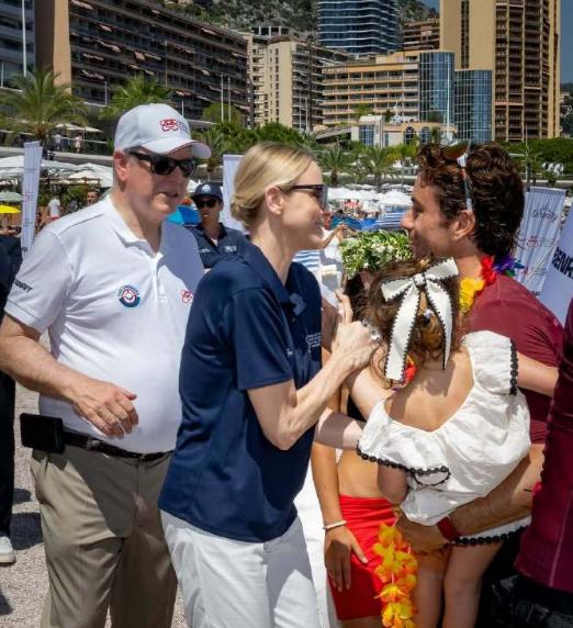 丈夫婚前婚后的私生子女数量不详，3度逃婚的夏琳王妃，状态比当年的戴安娜王妃更好，