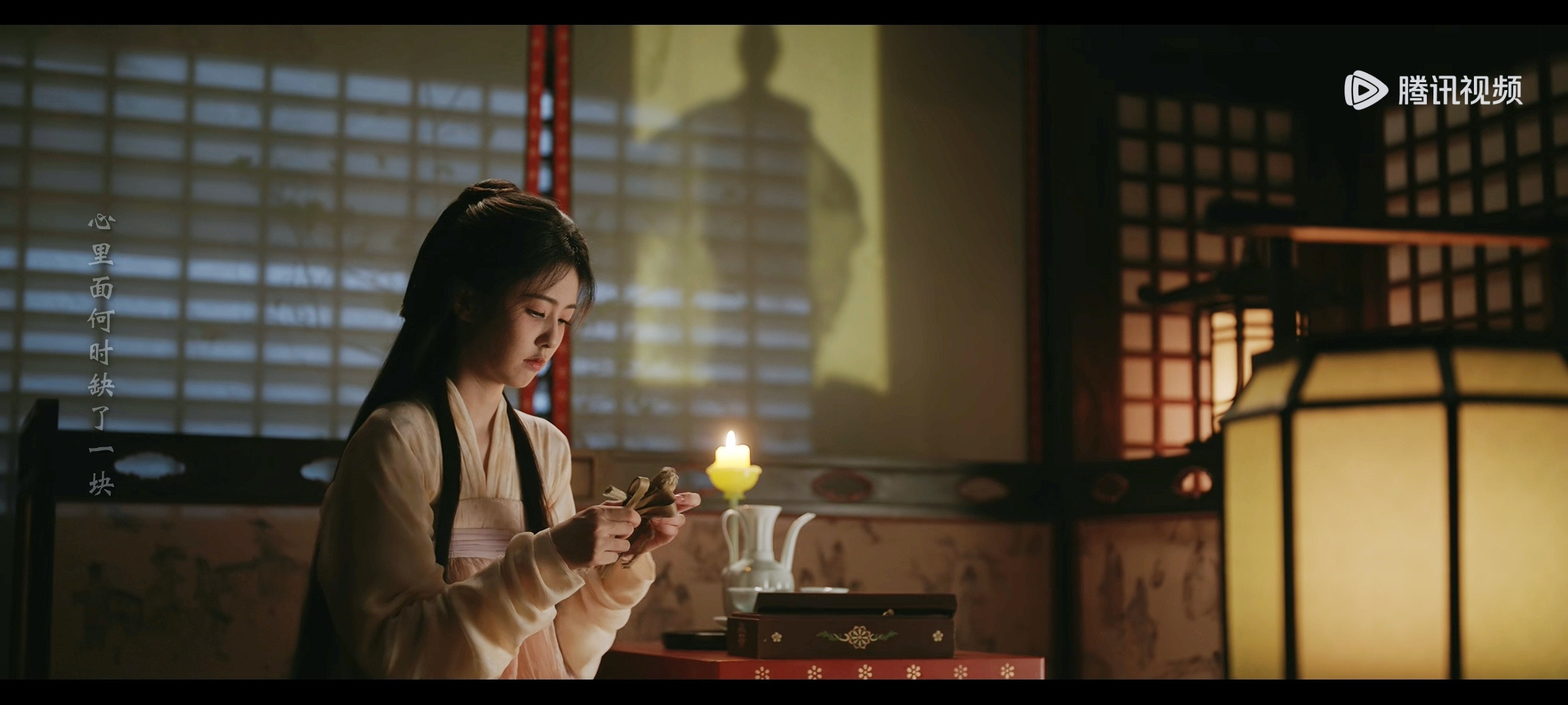 不对啊！叶璃在拆草人！说明祖母的死在她的计划之中，不是意外！细思极恐！白鹿莫离白
