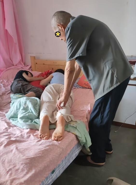 公公趁儿媳熟睡扯裤？孩子还在旁边？浙江这事儿真相藏不住了浙江宝妈小李那事儿，