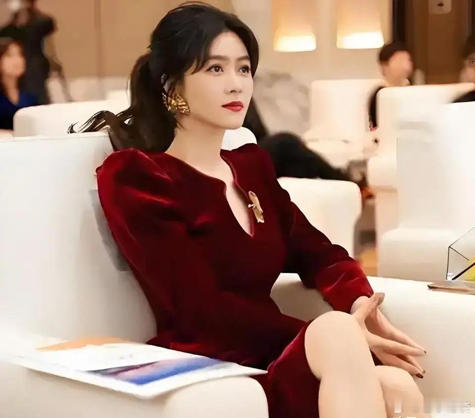 怎么办？现在田海蓉彻底不装了，摊牌了，看田海蓉在《我的世界没有我》首映礼上落泪的