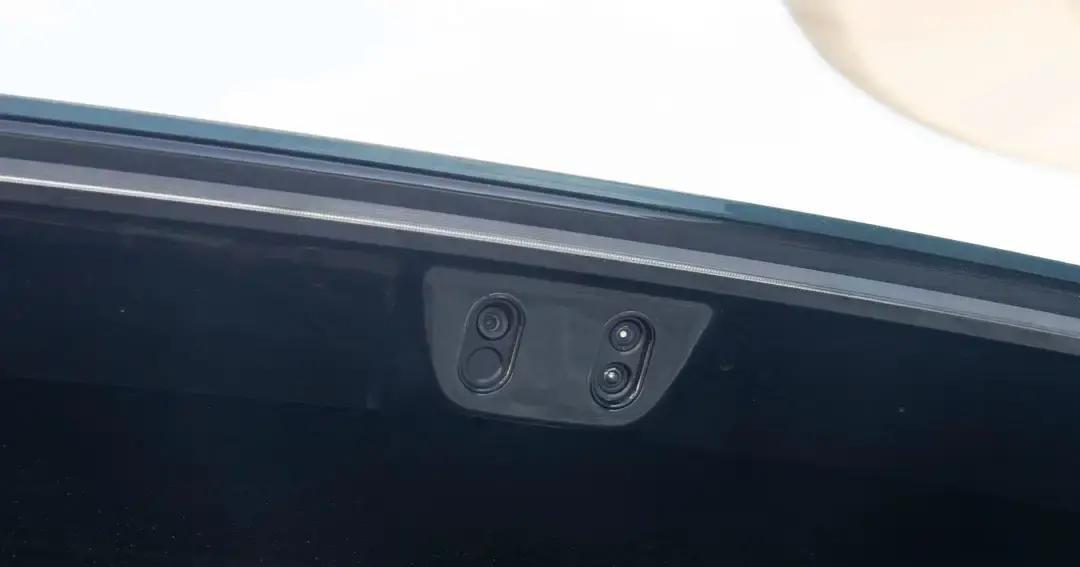 理想L9这车，我琢磨了半天，那个后激光雷达的设计真是让人看不懂直接就...