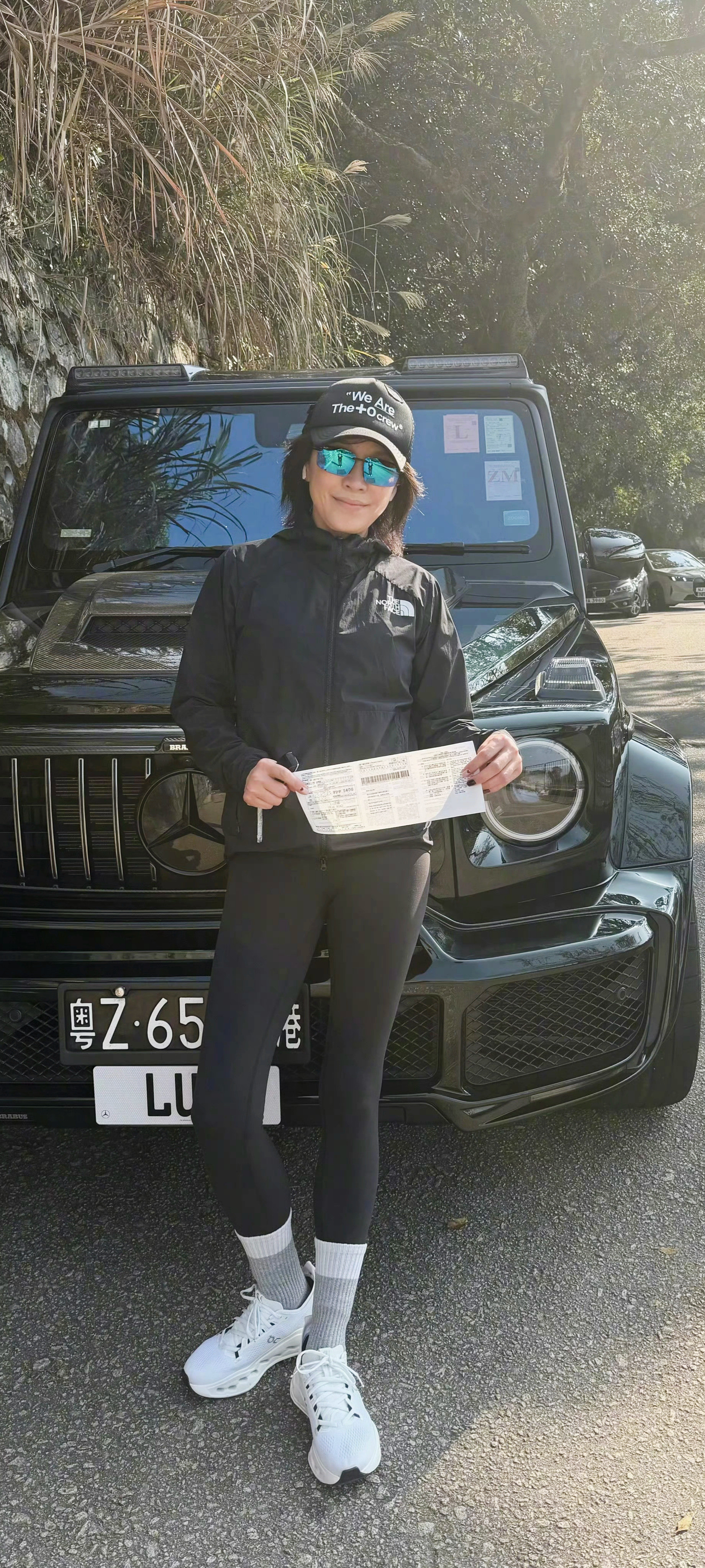 刘嘉玲晒罚单嗯，身材保持的很好