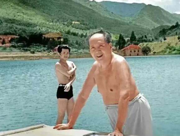 毛主席的五大遗憾： 第一：留了个尾巴，遗憾无穷自从1953年起，毛主席每年