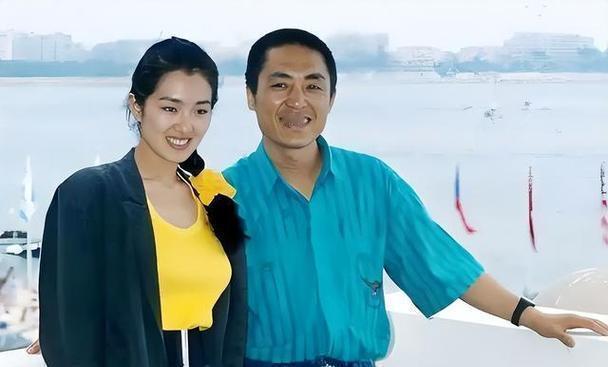 1995年，同居8年后，巩俐卑微地向张艺谋说，“结婚吧，我给你生三四个孩子