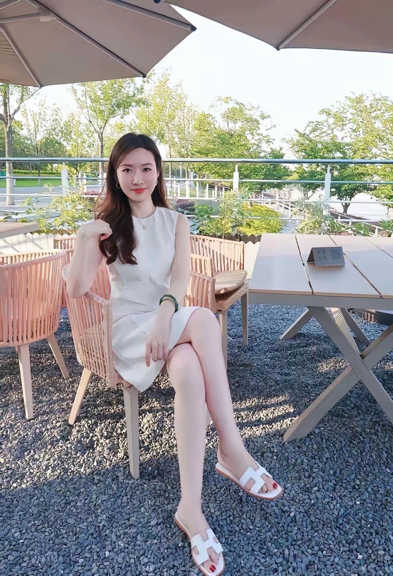 我发现，目前的大龄剩女都是身材好、颜值高；文凭高、工作好