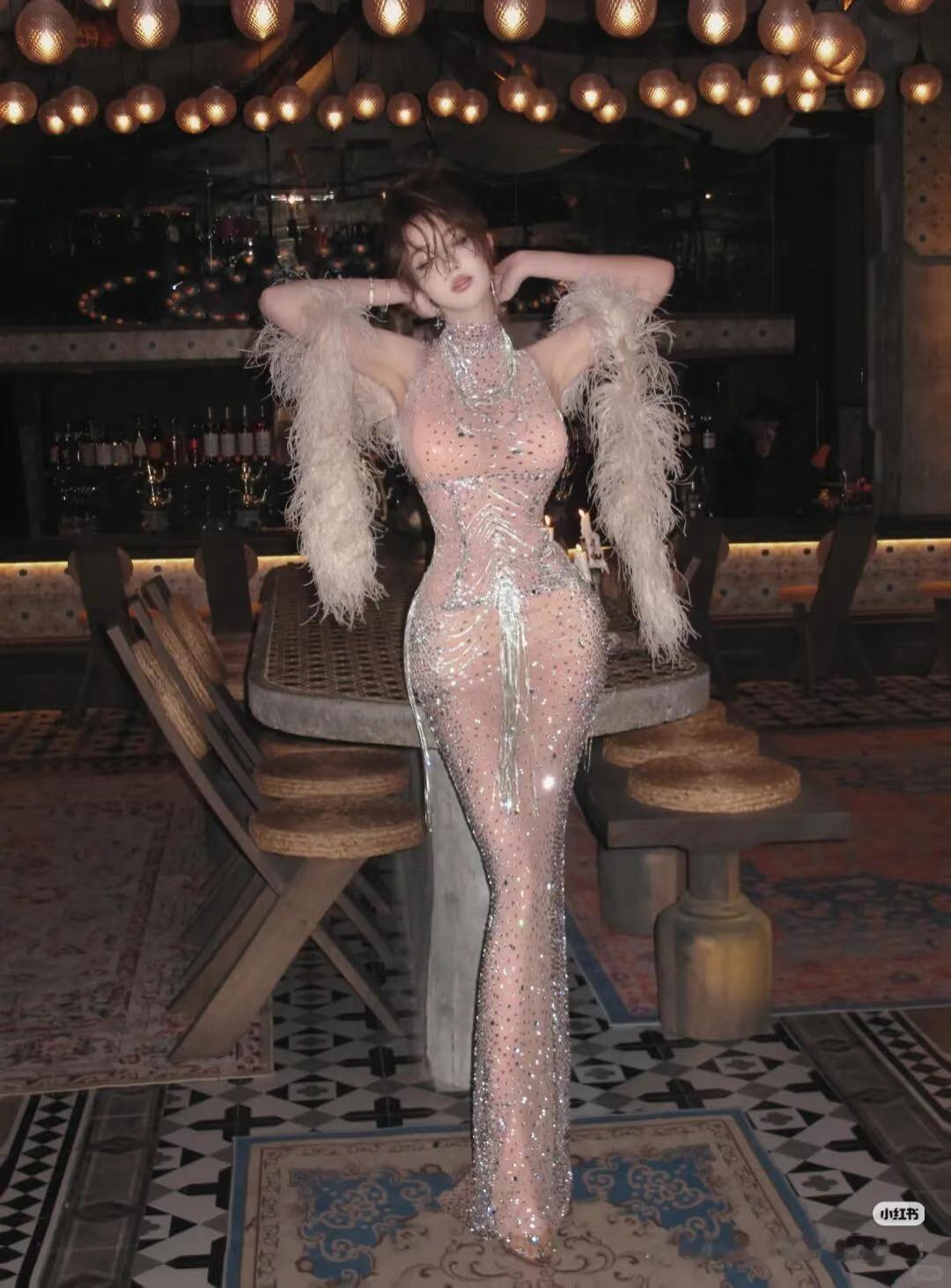 看到一张美女图，就像打开了新世界的大门。有那种复古牛仔风的美女壁纸，简直绝了。比