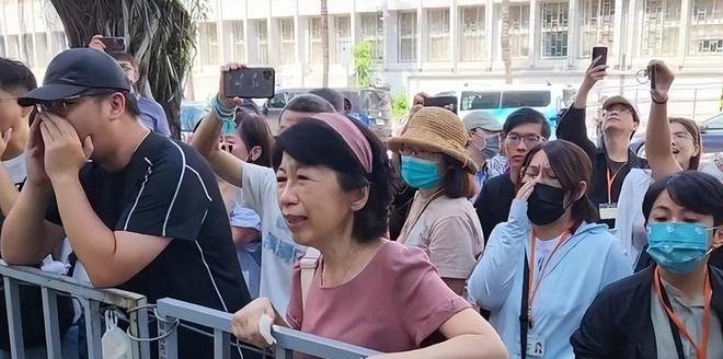 陈佩琪突哭喊“有什么嫌疑重大”要续押柯文哲？法官问：她是谁台北地院审理京华