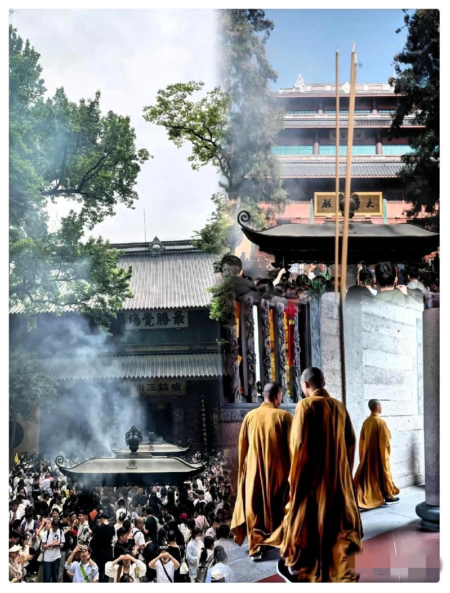 去寺庙烧香却大门紧闭？别光抱怨，这事背后算的是笔大账！最近身边好多朋友都在