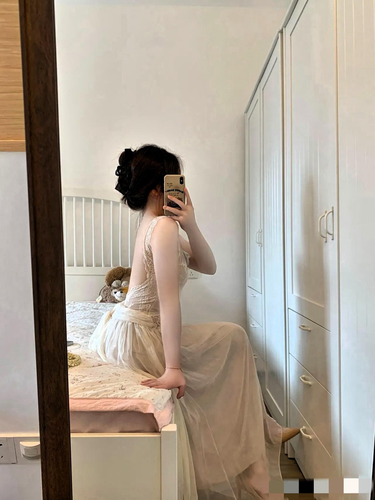 找媳妇别找太漂亮的。我一个朋友，去年给他儿子娶媳妇。那媳妇长得是真漂亮，皮肤白，