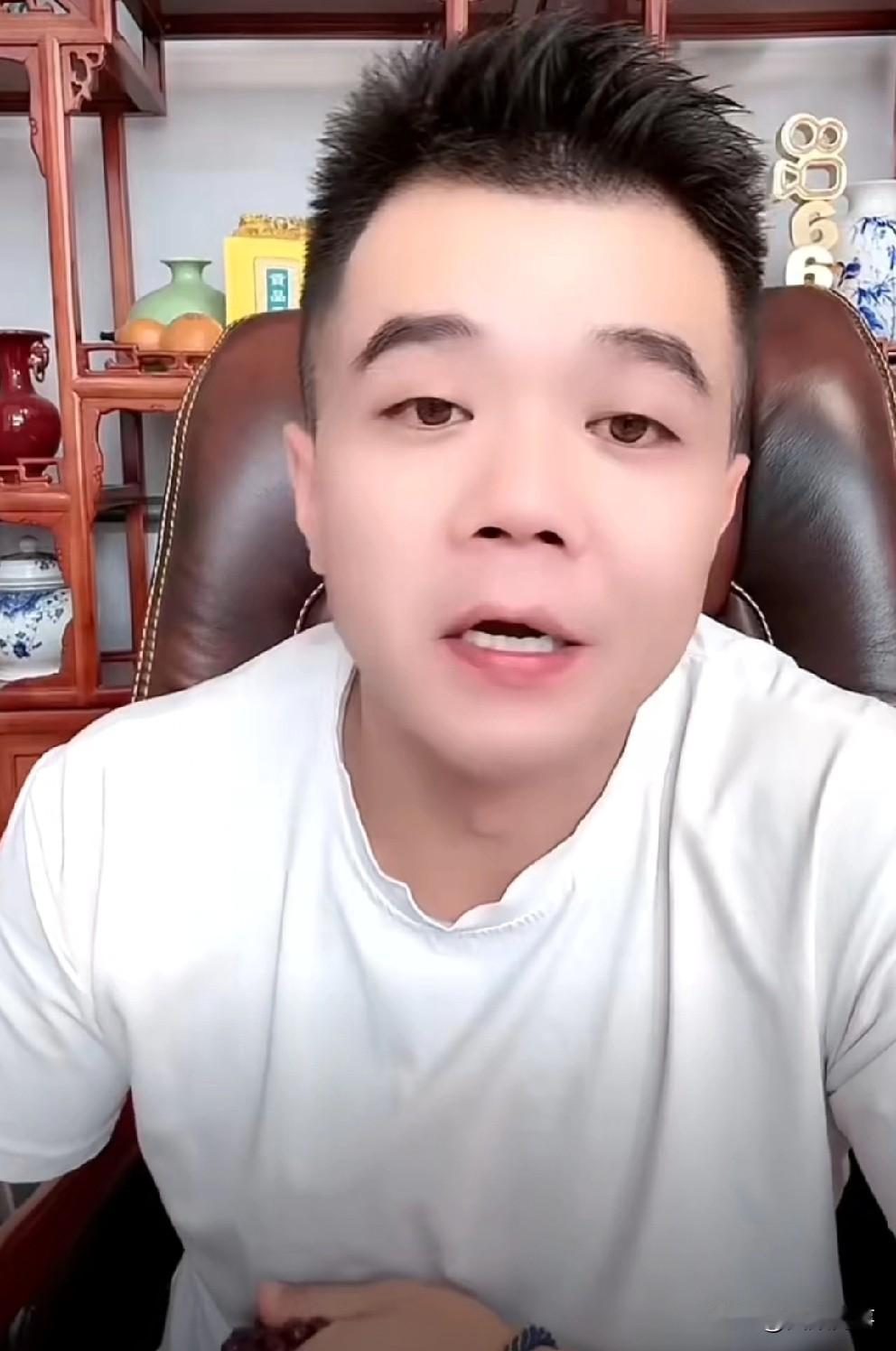 小胖说小伊伊被封号，因为封禁人员牌牌琦出镜！驴家小胖说仙