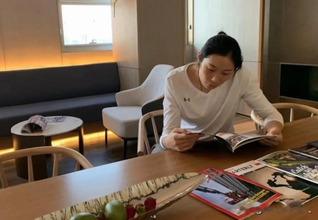 关于朱婷，一直想讨论一个轻松又严肃的话题！听说朱婷还未婚！这都31岁了，