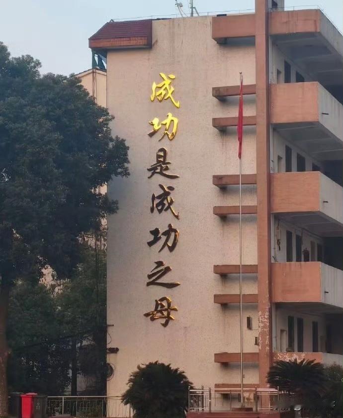 财报季真相：季度持续不及预期还喊“未来很好”，不是蠢就是坏！1.中国平安是核心