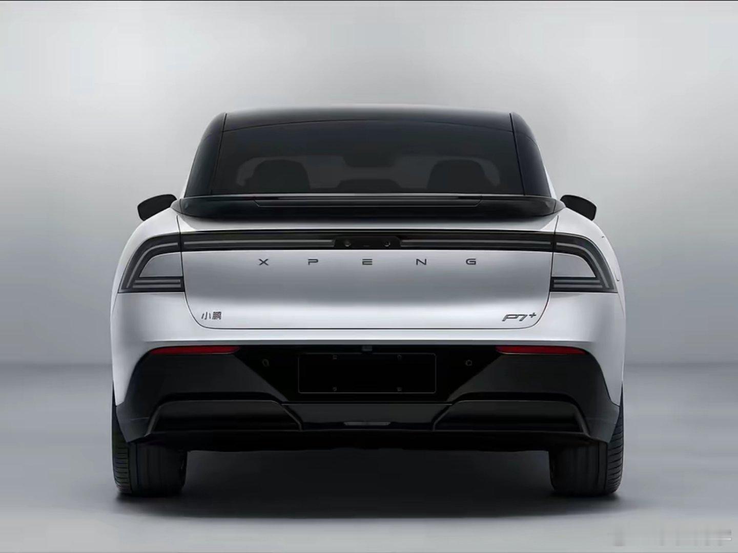 小鹏P7+增程版实车也露出了，1.5T增程+49.2度铁锂，纯电续航里程325公