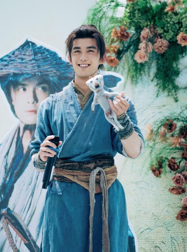 吴磊《剑来》杀青！吴磊这部《剑来》从11月开机，到现在拍了6个月，算是耗时非常