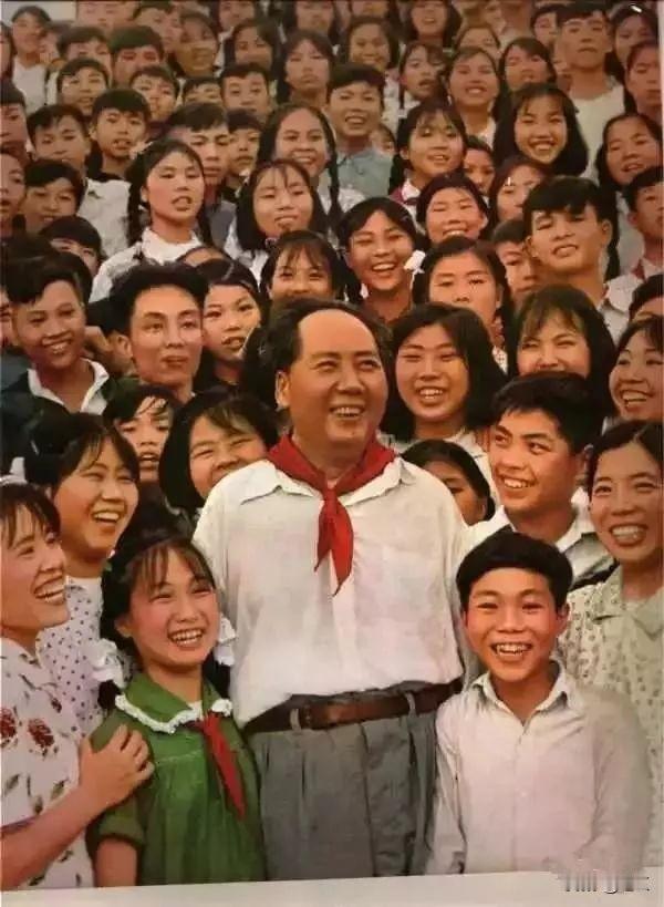 “人民心中的伟人”从来不是一个有着固定答案的单选题，而是一座由无数奉献者共同铸就