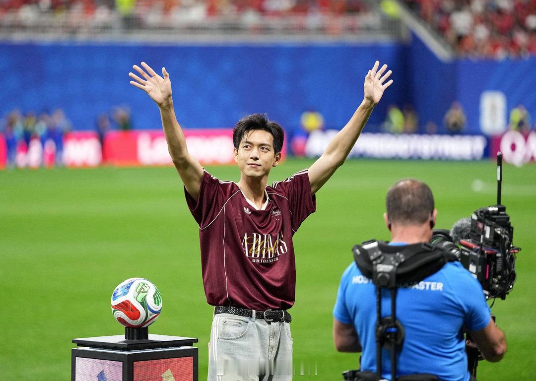 FIFA世界杯回应李现开球lx李现开球总之李现真的很牛就是了深圳·深圳国际会展中