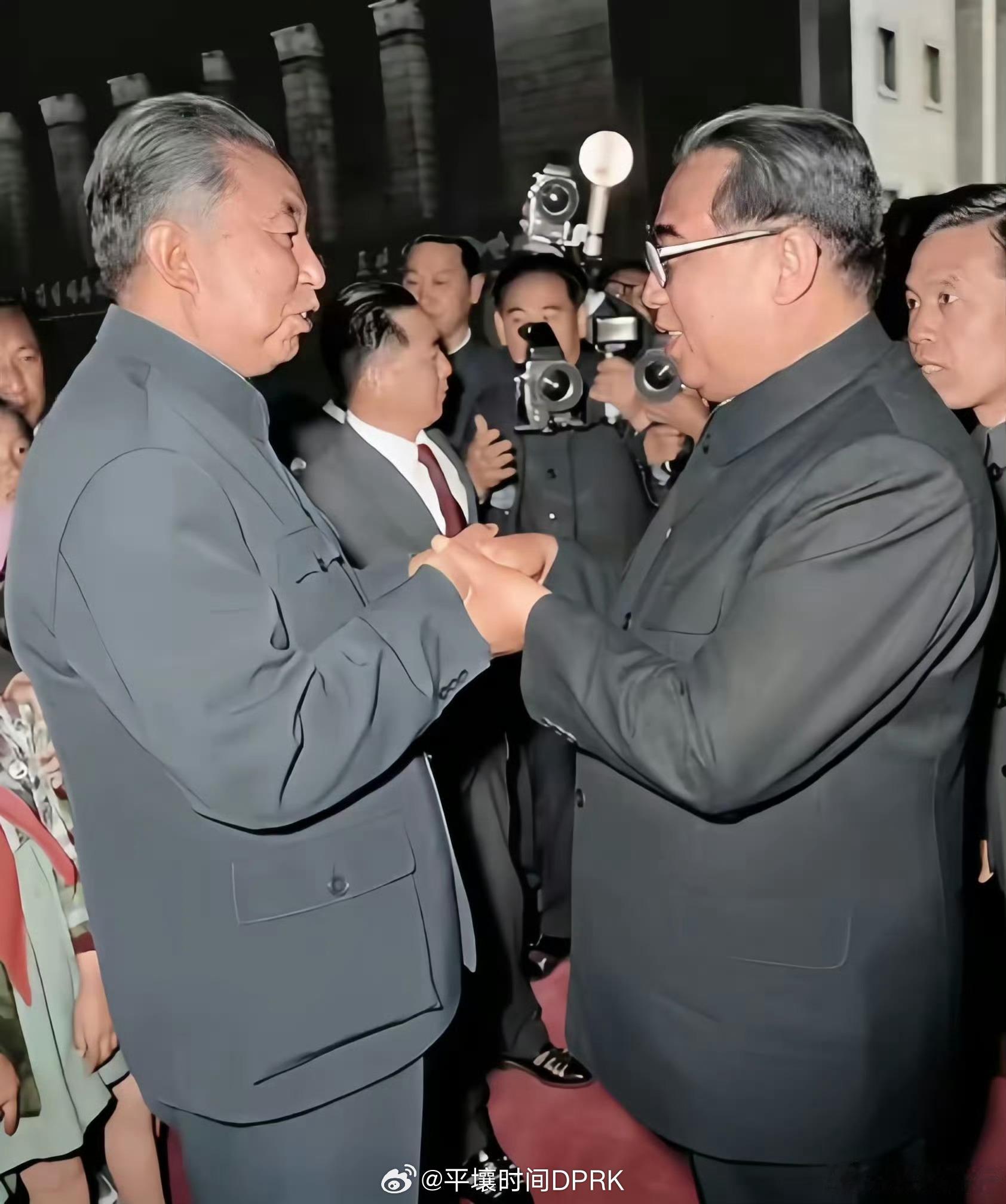 那年贵宾访朝，受到兄弟般款待。