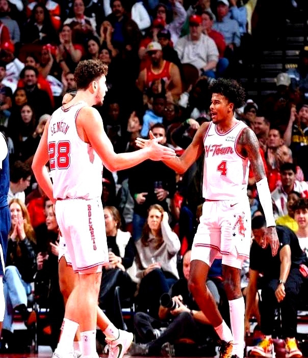 火箭这剧本，好像去年看过？申京这回算是体验了一把杰伦格林的感觉。...